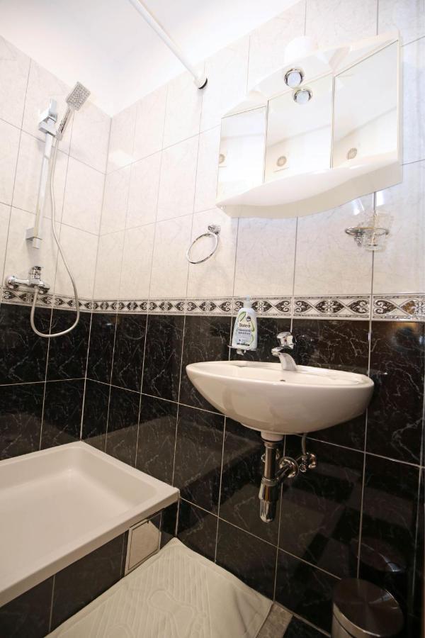 Apartmani Krka Rooms Lozovac Bagian luar foto