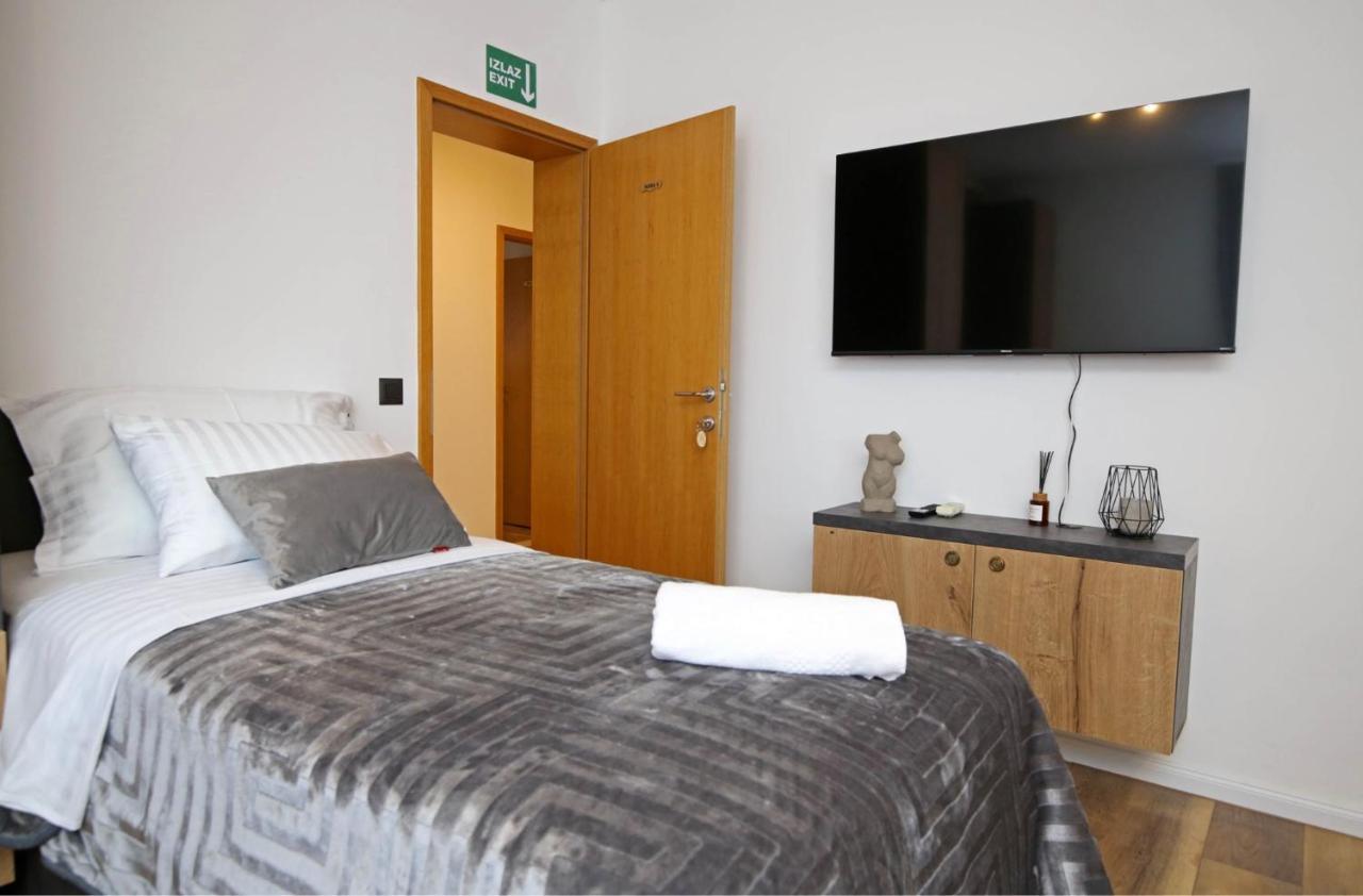 Apartmani Krka Rooms Lozovac Bagian luar foto