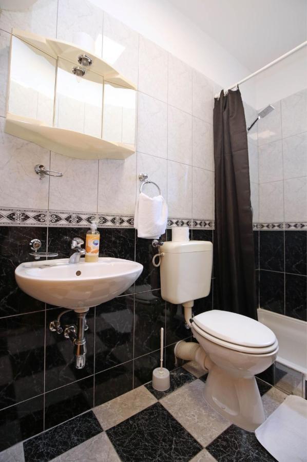 Apartmani Krka Rooms Lozovac Bagian luar foto
